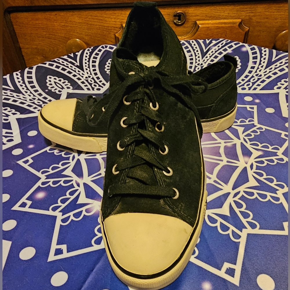 Women's UGG Australia Evera Suede Lace Up Sneakers in Black Size 8 VGC